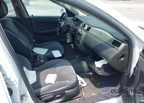 2011 Chevrolet Impala Police z USA, uszkodzony, nr VIN 2G1WD5EM6B1152372